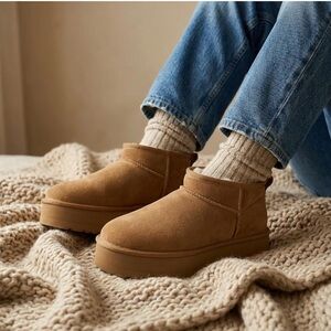 NWT Cushionaire Hippy Womens Platform
Ankle Boots Water-Resistant Genuine Suede